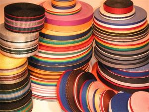 為什么丙綸長(cháng)絲制成的地毯受歡迎？